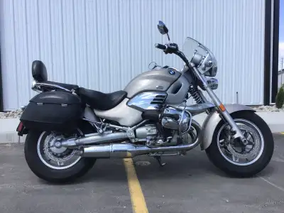 Windshield Saddlebags Backrest/passenger Engine guards Floor boards inc/driver Heated grips Fresh En...