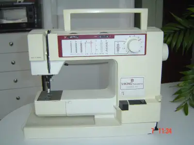 Vintage Husqvarna Classica 100 Sewing Machine for parts All metal, made in Sweden Untested, no foot...