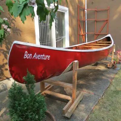 Serial No 104. Totally refurbished in 2021 and used once. Comes with two life jackets, paddles, dry...