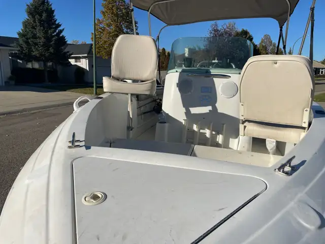 Doral Ibiza 190 Center Console in Powerboats & Motorboats in Saskatoon - Image 4