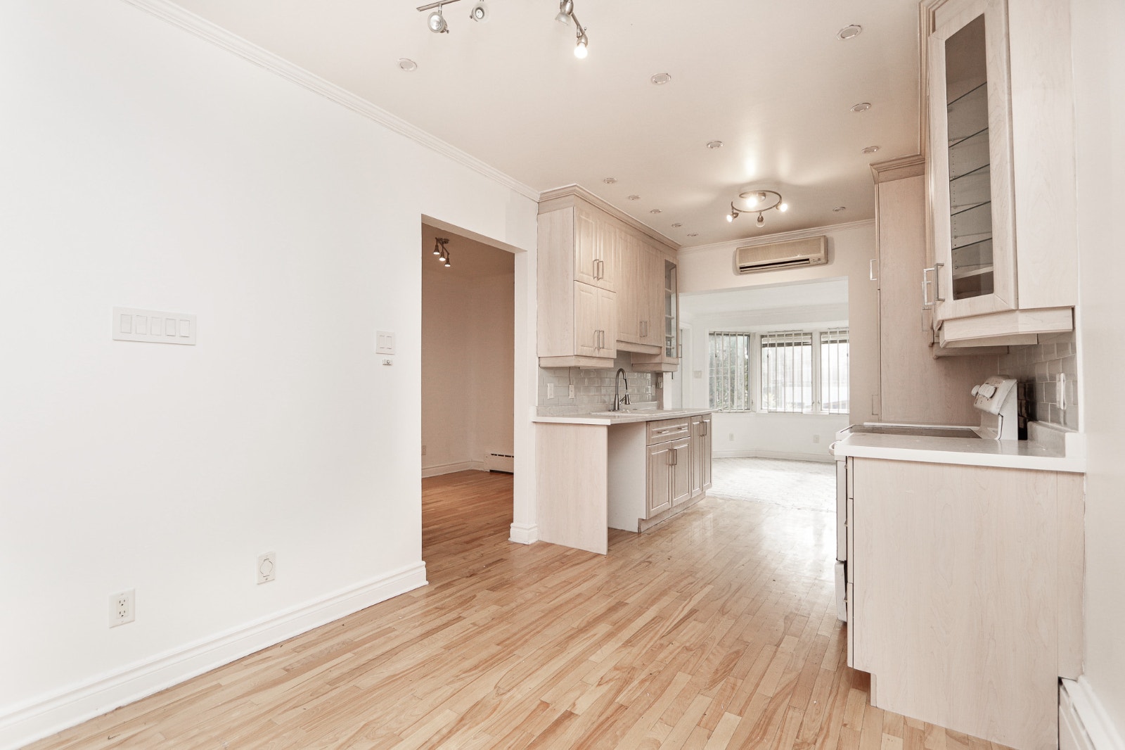 1010 Place Sainte Croix — photo 3