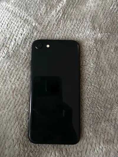 iPhone SE like new. Battery health 81%