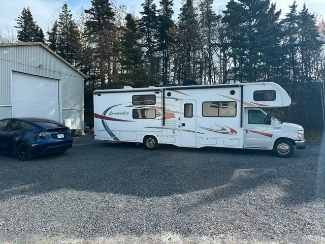 motorisé sunseeker 3170DS bunk bed classe C in RVs & Motorhomes in Rimouski / Bas-St-Laurent - Image 2