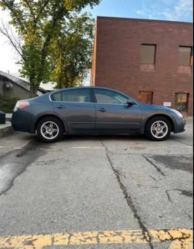 2009 Nissan Altima only 3,999 $ in Cars & Trucks in Edmonton - Image 3