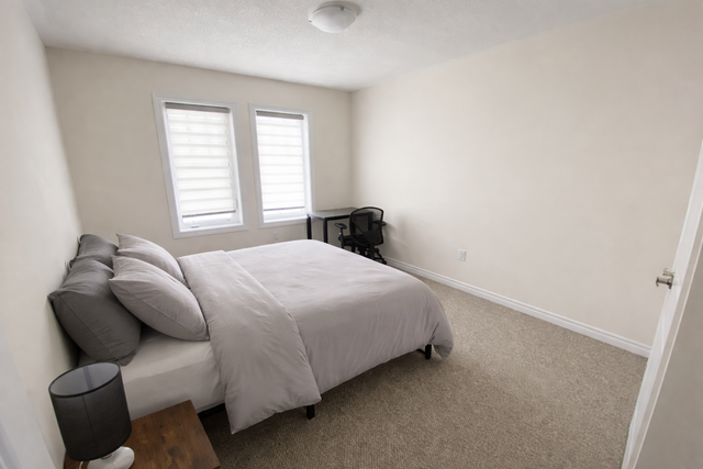 Cozy 2BR Townhome—Steps to Plaza, 5 Mins to Innisfil Beach Park! in Ontario in Canada - Image 5