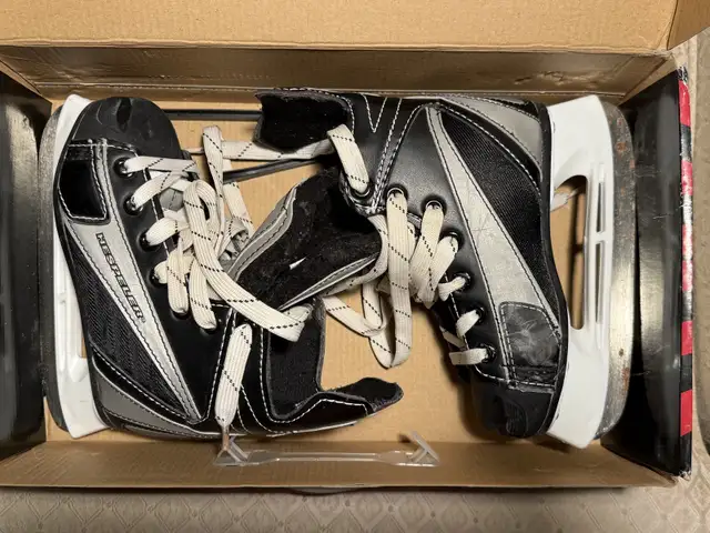 Youth Ice Skates Size 12Y in Skates & Blades in City of Toronto - Image 2