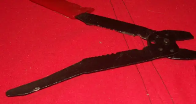 WIRE STRIPPER & WIRE CUTTER, BLACK & 1 ORANGE HANDLE in Other in Winnipeg - Image 2
