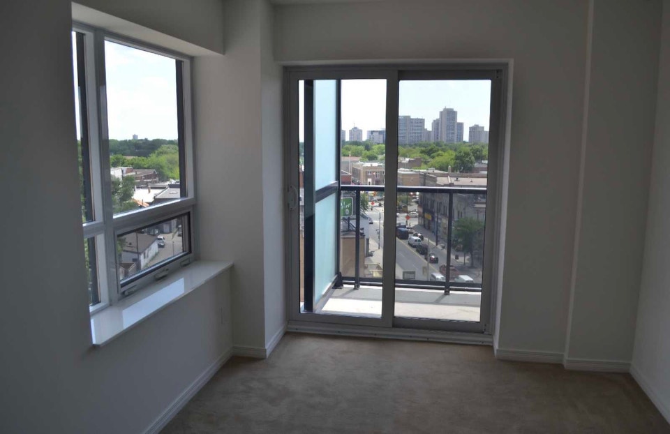 **2 BEDROOM, 1 BATH, PLUS DEN IN THE HEART OF THE JUNCTION** 5