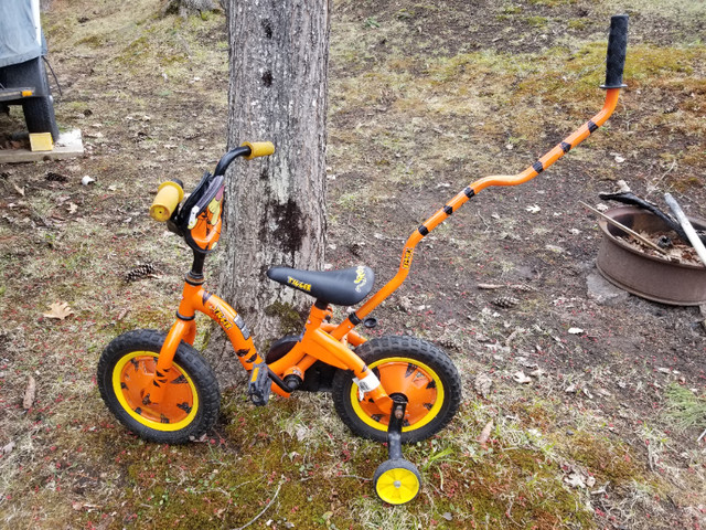 Bike with training wheels in Kids in Renfrew