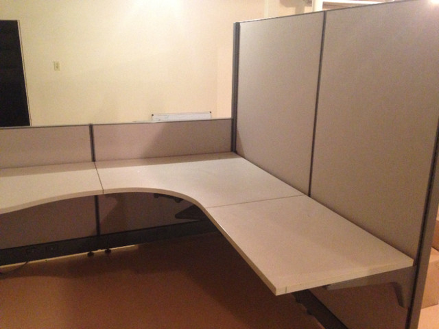 Office work stations and furniture in Desks in Kawartha Lakes - Image 2