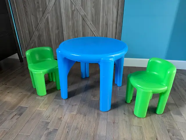 Little Tikes Table & Chairs in Other Tables in Longueuil / South Shore - Image 2