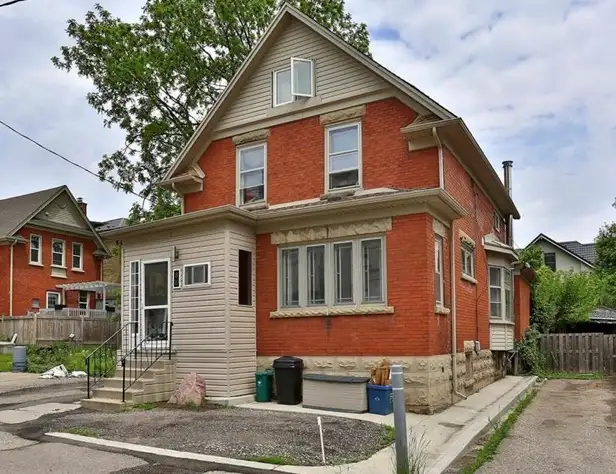 UTILITIES INCLUDED 3 Bedroom For Rent Downtown Kitchener