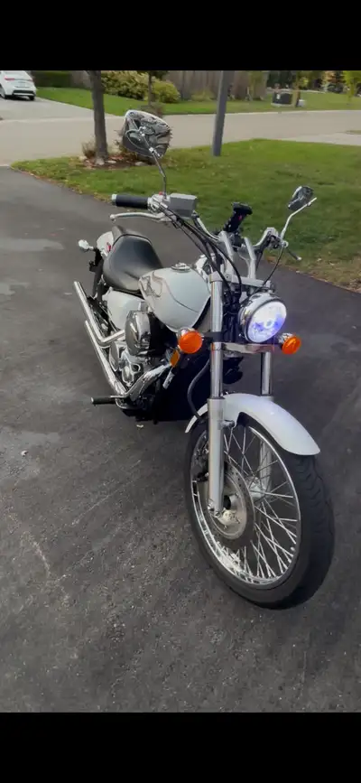2009 Honda Shadow Spirit 750 Excellent condition. 21900 kms New tires end 2024 with maybe 500 or so...