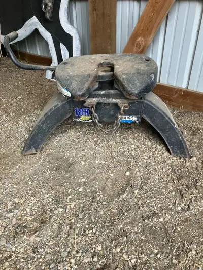 Reese hitch 18000 lbs needs puck system to install