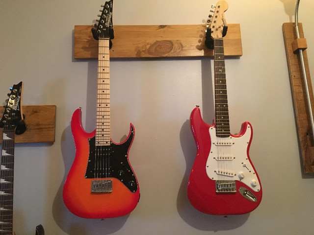 Dual Guitar Wall Mounts in Guitars in City of Montréal - Image 3