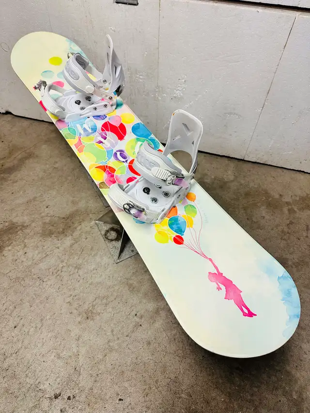 Like new Firefly snowboard 140cm with Lamar jr bindings in Snowboard in Markham / York Region - Image 2