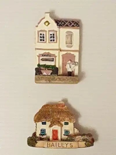 *** 2000 BAILEYS IRISH CREAM CAFES ~ KITCHEN HOUSES ~ Miniature, View more