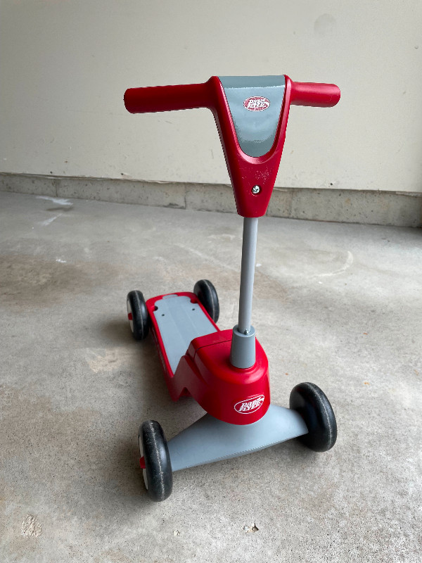 Kid’s Scooter - Radio Flyer Scoot 2 Scooter Ride On in Kids in Windsor Region - Image 3