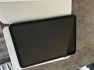 Selling 64gb iPad 10 generation with Apple Pencil and case. Hardly used $700 obo, pick up west Lethb...