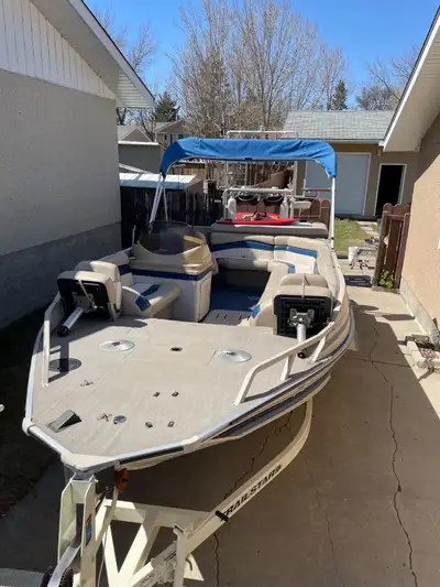 Selling a 21’ Aluminum Deckboat new motor 09 4.3 lt. V6 ,complete new lower leg 2019 Rated for 10 pe...
