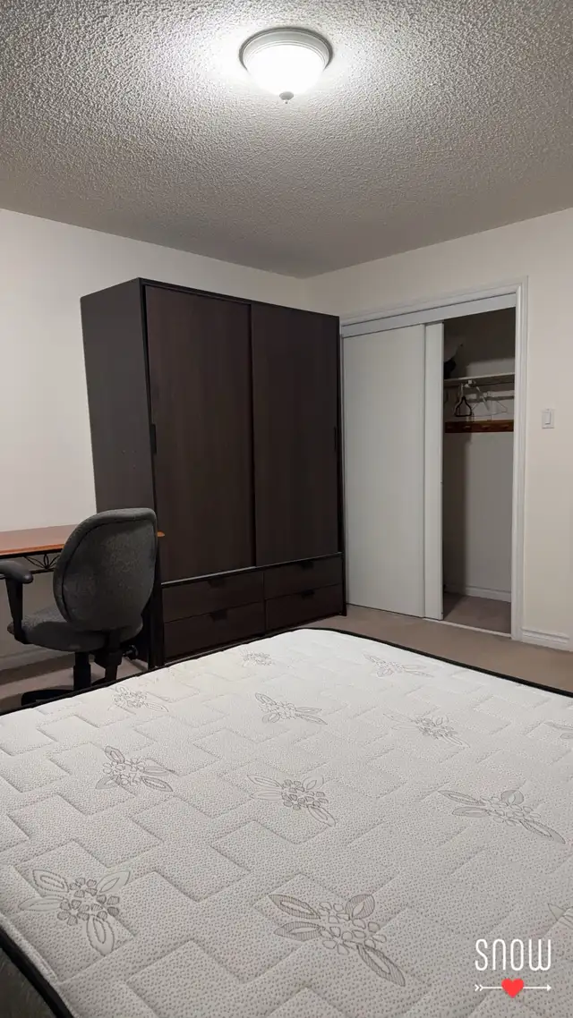 Room for rent-female