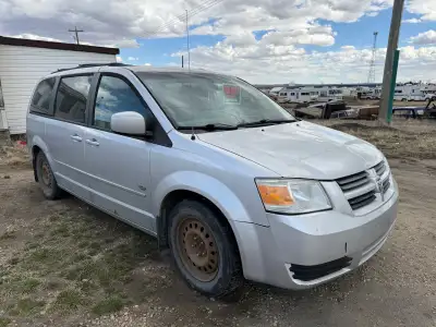 This is a 2009 Dodge Caravan SEL with very low KM at 100,000km, offering a reliable and spacious min...