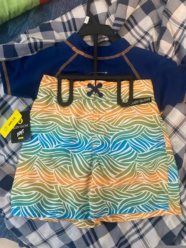 Boys swim suit 5T rash guard set in Kids & Youth in Oshawa / Durham Region - Image 4