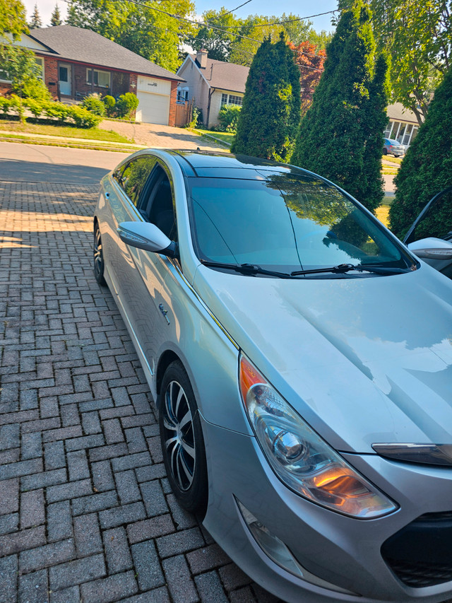 2012 Hybrid Hyundai Sonata Premium in Cars & Trucks in City of Toronto - Image 2