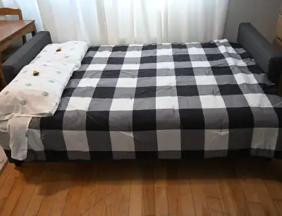 Lovely furnished apartment central-Toronto west