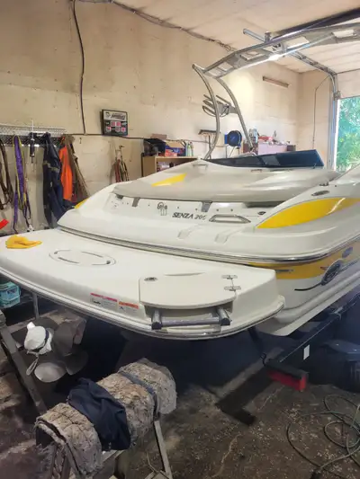 2007 larson senza with the 350 mercruiser engine. Has a roswell waketower, perfect pass cruise contr...