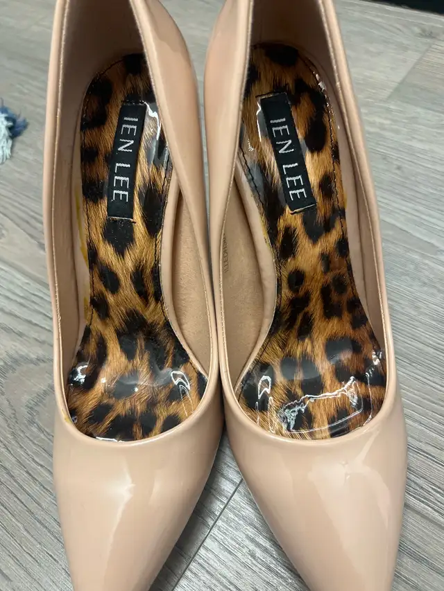  Fabulous Fancy stilettos! shoes. Size 8 62863266100225121
