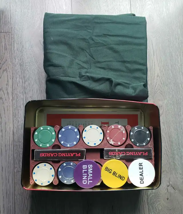 Casino Casino Style Texas Hold'em Poker Set for Sale in Toys & Games in Mississauga / Peel Region - Image 3
