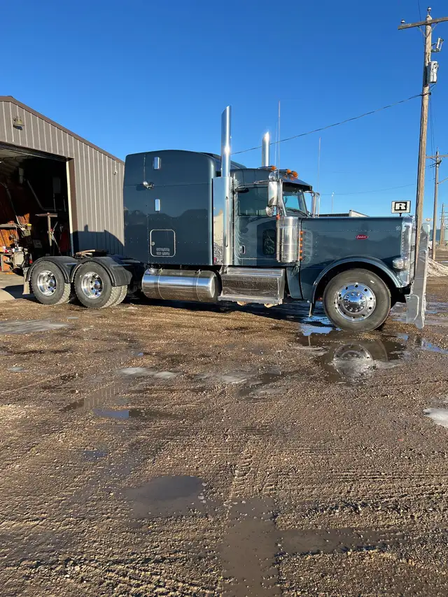 389 Peterbilt  in Heavy Trucks in Lethbridge - Image 6