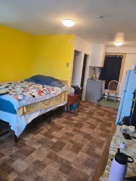 Bachelor apartment for rent with parking