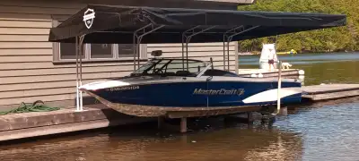 Protégez votre bateau des éléments. La taille de l'auvent est de 12 'x 20' Longueurs personnalisées...