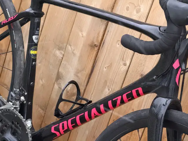 Carbon Fiber Specialized Ruby Sport Size 56 cm like new in Road in St. Catharines - Image 6
