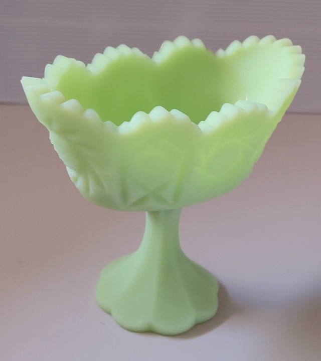 Vintage Fenton Custard Satin Green Glass Footed Bowl in Arts & Collectibles in Oshawa / Durham Region - Image 2