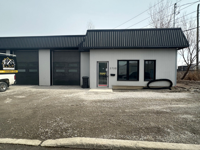 Garage commercial Entrepôt Carosserie Peinture dans Espaces commerciaux et bureaux à louer  à Longueuil/Rive Sud