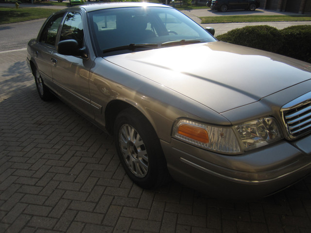 2003 Ford Crown Victoria LX-duel fuel cng- excellent condition in Cars & Trucks in London - Image 3