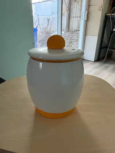 LIKE NEW! Ceremic Microwave Egg Cooker, View more