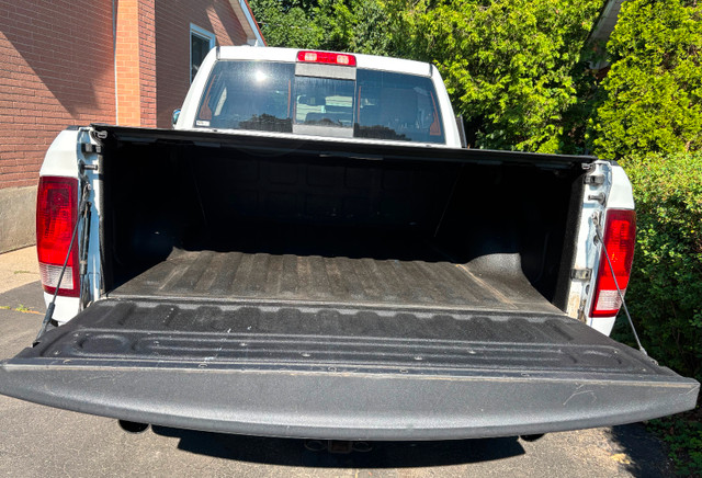 2018 Ram 1500 Big Horn Crew Cab in Cars & Trucks in London - Image 4