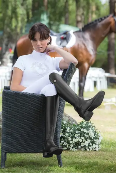 The Mountain Horse Opus High Rider is made from high quality lustrous full grain leather and crafted...