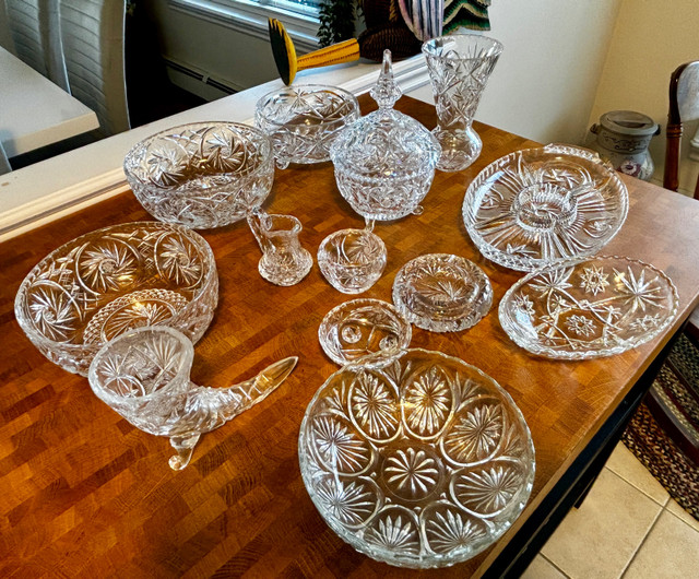 Pinwheel Crystal Set - MINT in Arts & Collectibles in City of Halifax