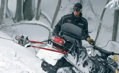 WARN SNOWINCH. COMPLETE WINCH SYSTEM IN A CARRY BAG. IMPOSSIBLE TO FIND. IN ABSOLUTELY NEW CONDITION...
