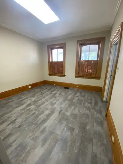 Bright 1 bedroom main floor apartment