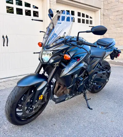 Mint Condition, Original owner, Inline-four, Never dropped, newer Michelin Road 6 and 5, New Air Fil...