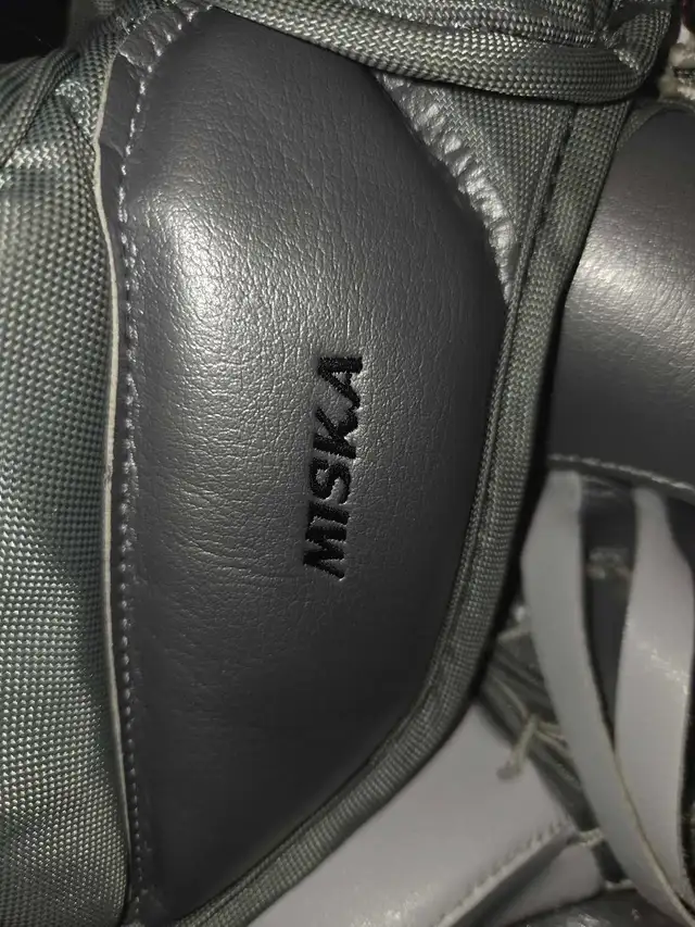 Mitaine Bauer Ultrasonic Hunter Miska goalie glove in Hockey in City of Montréal - Image 7