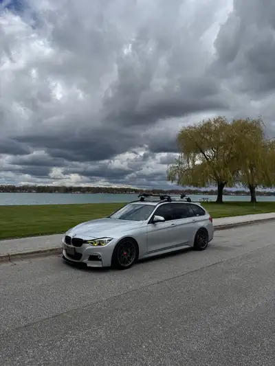 Selling my very well maintained f31 2016 328i xdrive. 3rd owner No rust anywhere 155,xxx km and alwa...