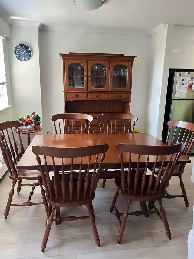 Hutch and Buffet set in Hutches & Display Cabinets in Hamilton - Image 3