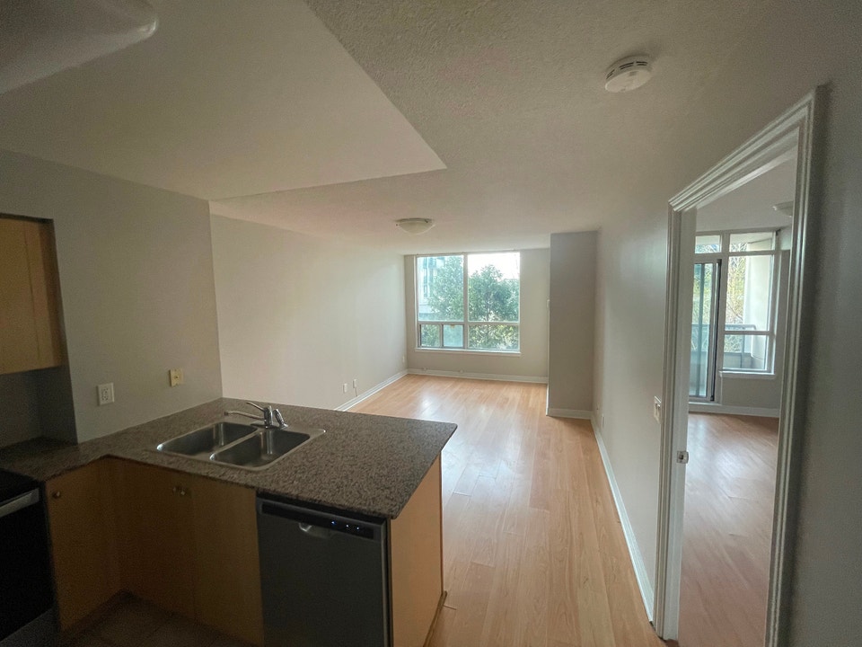 Beautiful One Bedroom, One Den Condo across Promenade Mall 5